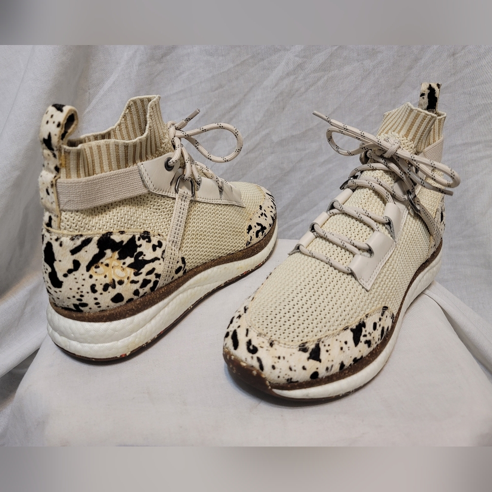 OTOT Womens Shoes Sz 9 M Hybrid Chamois Sneaker Boots Khaki Animal Print
